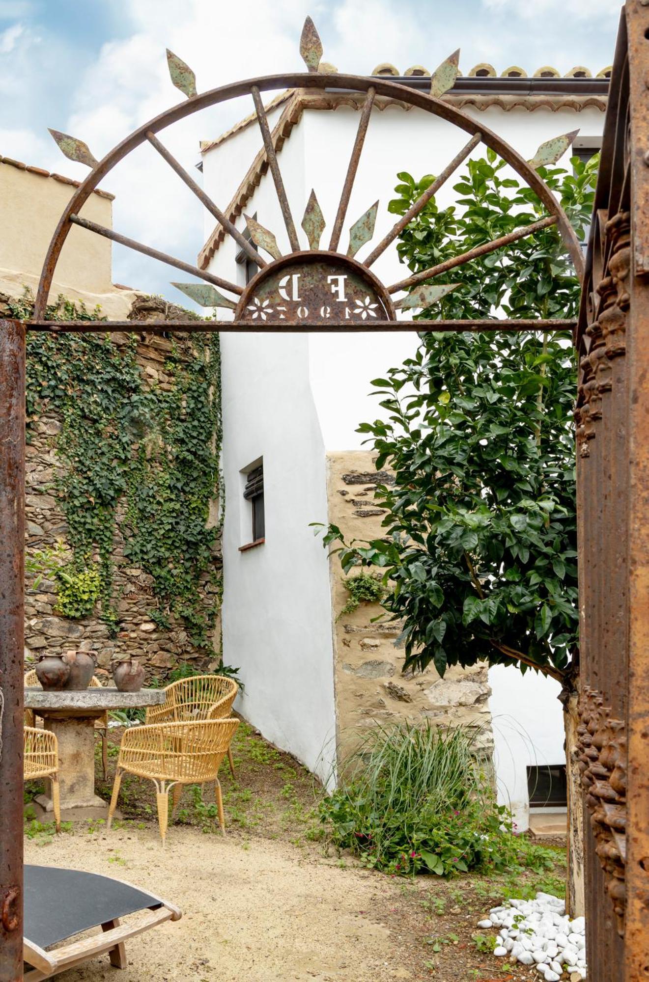 Apartamentos Turisticos El Patio Del Nogal Guadalupe  Exterior foto